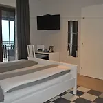 Saligari 3*